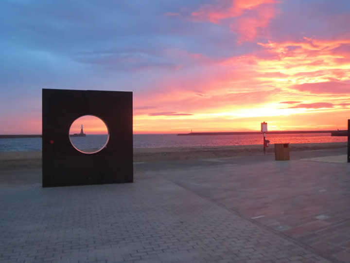 Eon-Arts, artist Ian Potts, a photograph of the C2C finish at Roker, Sunderland taken by Ian Potts