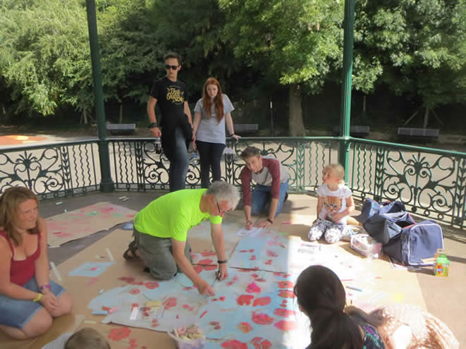 Eon-Arts, artist Ian Potts, artist ian Potts presents a Chalk In workshop in Roker, Sunderland