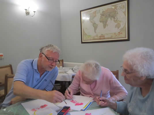 Eon-Arts, artist Ian Potts, Eon-Arts artist Ian Potts presents a Paint A Poppy workshop at Roker Sunderland